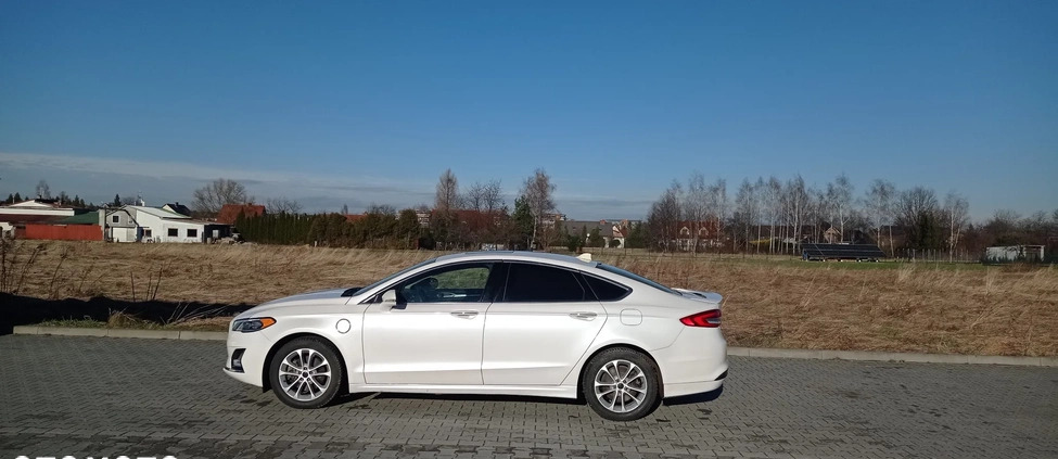 Ford Mondeo cena 73700 przebieg: 49000, rok produkcji 2019 z Mogielnica małe 46